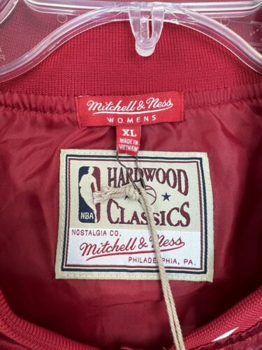 Mitchell & Ness Women's Red Chicago Bulls Hardwood Classics Satin Jacket Size XL - Picture 4 of 7