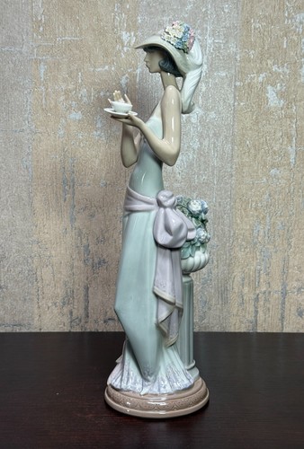 Lladro's Figurine "Tea Time" 14.5" Tall #5470 - Picture 4 of 8
