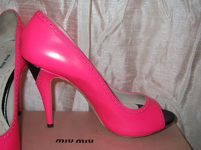 【送料&関税込】Miu Miu Pink Leather Pumps Brand new! Miu Miu hot pink and black peep toe pumps, 38.5