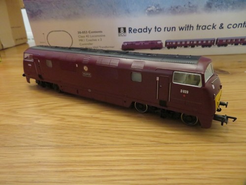 Juego de tren expreso Bachmann 30-053 Torbay loco clase 42 urraca más 2 vagones mk1 - Imagen 3 de 10