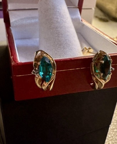 10K Plum Yellow Gold Emerald Earrings 1/2 Hoop 2.7g Pierced VTG 1/2” - Picture 8 of 17