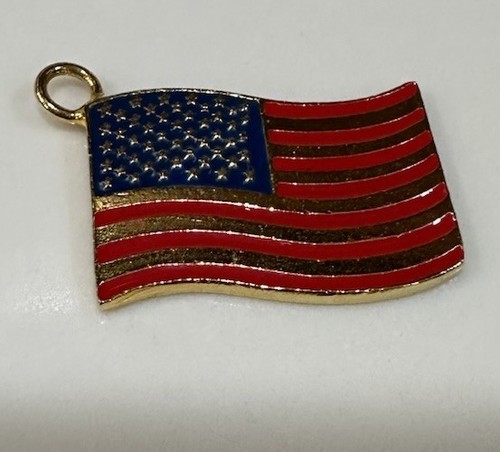 Vintage Pendant American Flag Enamel/Gold Tone Metal Patriotic 4th July - Picture 1 of 2