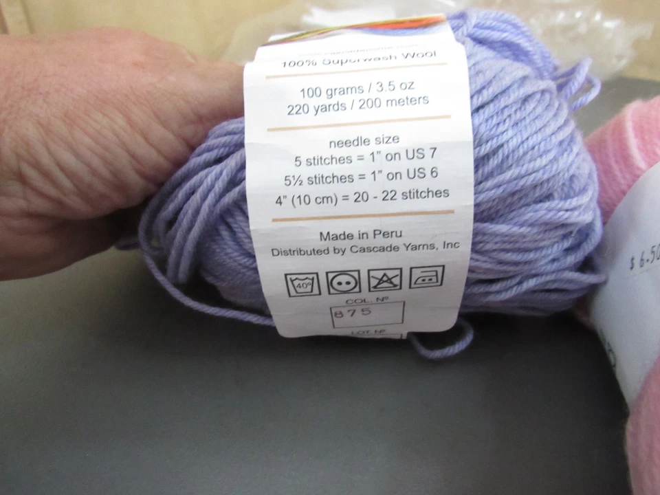 LOTE DE 3 HILOS EN CASCADA QUERUBÍN ARAN Y 220 Superwash Foto 3 de 4