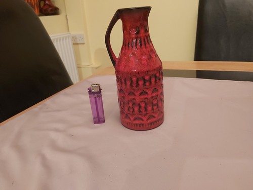 Bay West German Pottery Vase 224-20 Bright Red With Black Geometric Patterns - Picture 3 of 8