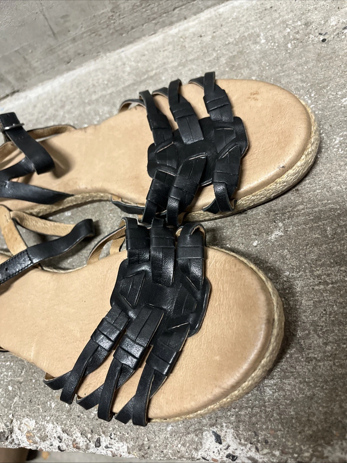 UGG sandalo donna Larisa nero con cinturino in pelle taglia US 7