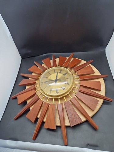 Große Vintage Mid Century Modern Teak Sunburst Wanduhr Anstey Wilson