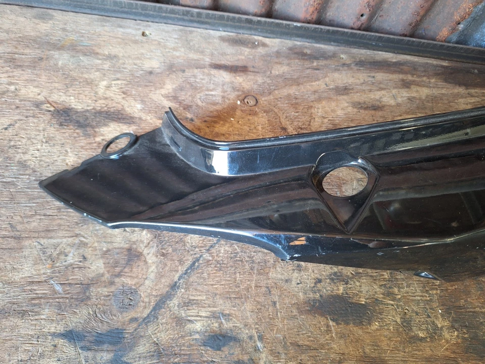 Sym Symphony SR 125 - Right Hand Side Panel Fairing Cover - Black - image 2 of 4