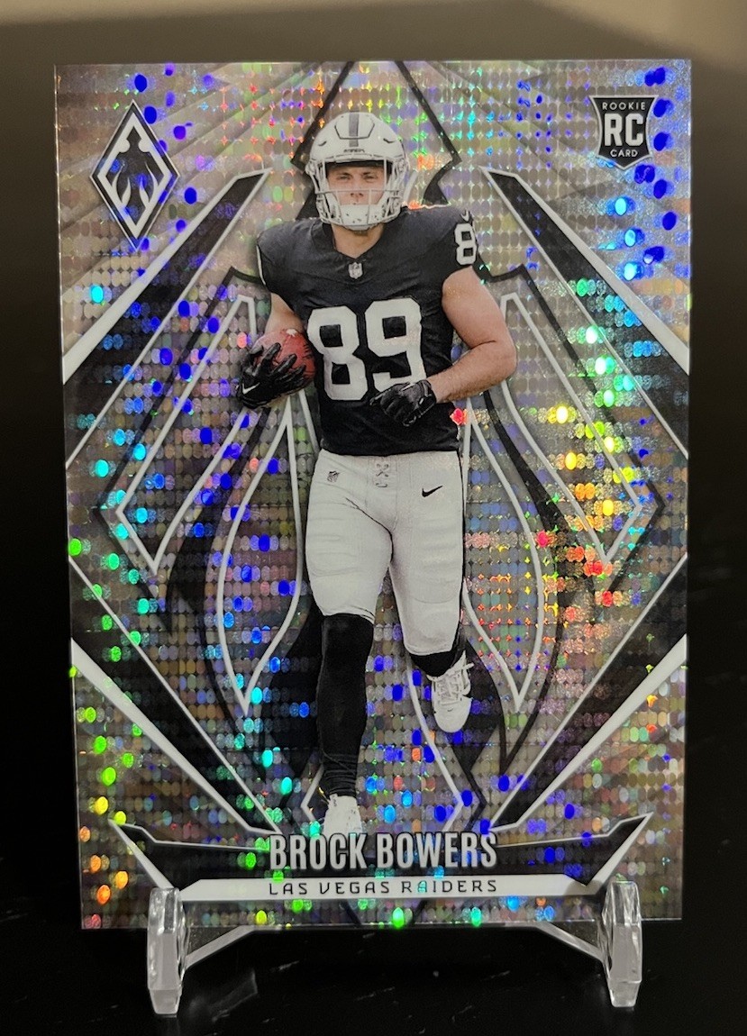 2024 Panini Phoenix Brock Bowers #165 Pulsar /200 (RC)