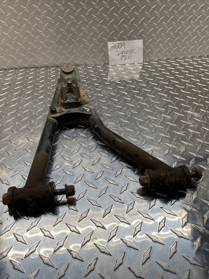 Brazo A superior delantero derecho Polaris Sportsman 850 XP 09 dirección asistida eléctrica 1025618-067 2009-2011 Foto 2 de 4