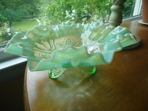 Vintage Jefferson Green Meander Glass Shell Ruffled Opalescent Footed Candy Dish - Picture 5 of 10