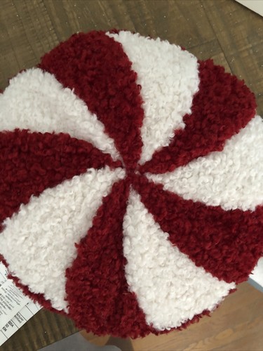 NWT POTTERY BARN COZY FAUX FUR ROUND PEPPERMINT PILLOW SOLD OUT - Picture 2 of 5