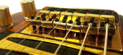 Puente de guitarra eléctrica de oro de 6 cuerdas con sillas de montar ajustables - Imagen 3 de 4