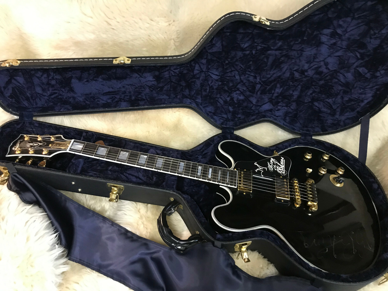 Image of BB KING SIGNED ES-355 Gibson GUITAR CERTIFIED JSA LOA #XX28047 #84 of 150