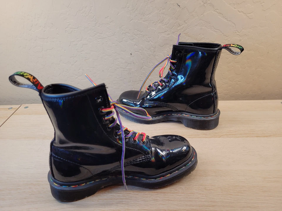 Dr. Martens 1460 Rainbow Iridescent Leather Black Combat 8 Eye Boots Womens Sz 6 - Image 4 of 4