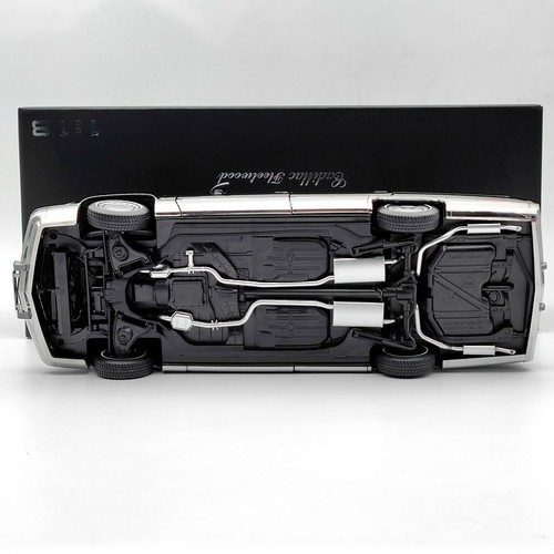 1:18 Dealer Edition Cadillac Fleetwood Brougham 1992-1994 Black Diecast Edition - Picture 11 of 11