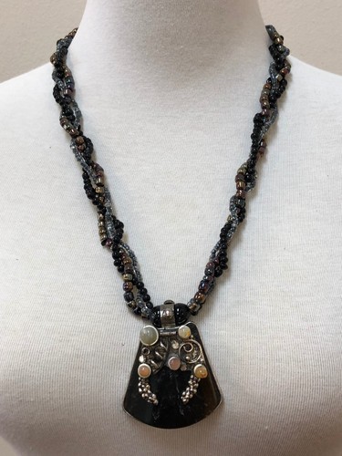Beautiful Women's Iridescent Twisted Beaded Necklace - Picture 1 of 11