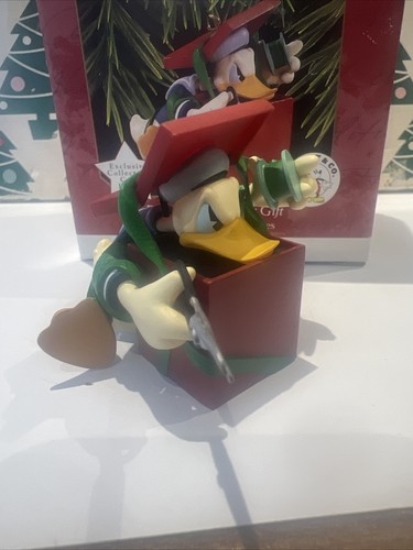 Donald’s Sorprendente Regalo Disney Navidad Sello Recuerdo Ornamento Nuevo en Caja - Imagen 9 de 17