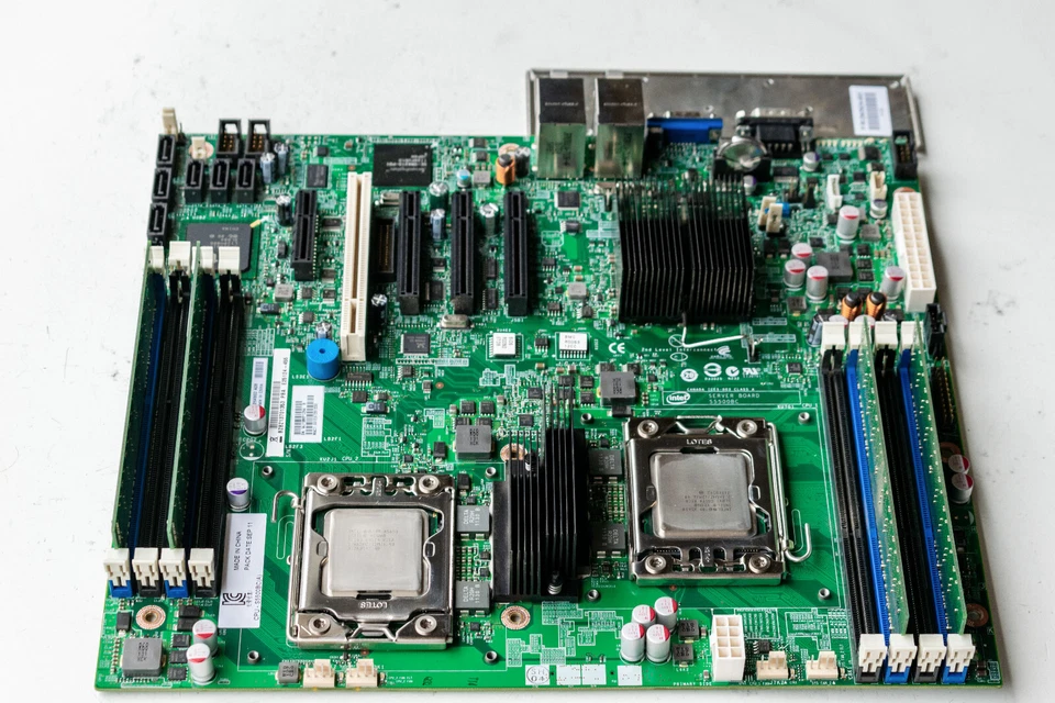 Placa madre Intel S5500BC LGA1366 EATX SSI CEB DDR3 doble zócalo Xeon IPMI 2.0 Foto 4 de 4