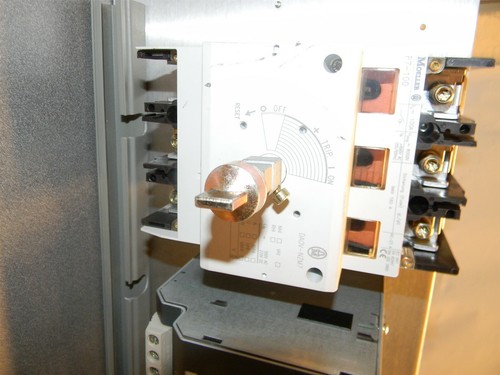 Klockner Moeller P7Moeller P7-100 100 Amp Disconnect Switch W DAOV-NZM7 Drive - Picture 2 of 10