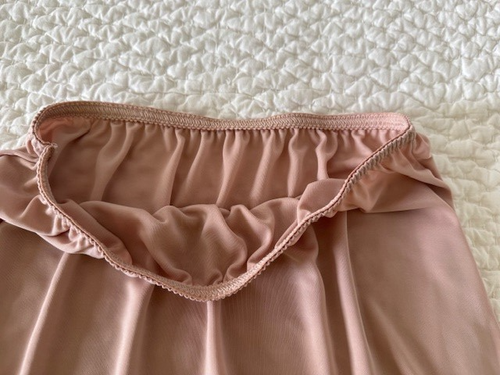 Vassarette Half Slip Beige Nylon #11-003 Length 16" Size S/38 Side Slit EUC - Picture 2 of 8