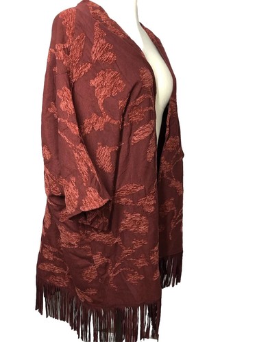 Chicos S/M NWT Chenille Floral JACQUARD RUANA Red Wrap Textured Fringe 🧡🧡 - Picture 4 of 9