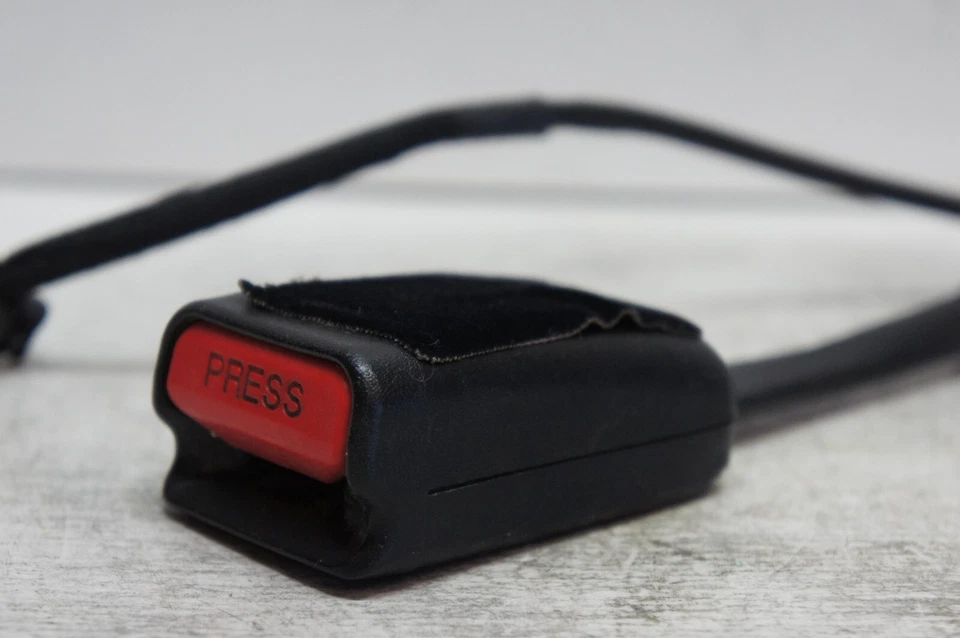 2014-2015 Dodge Dart 1SU82DX Driver Seat Belt Buckle Left Driver Side OEM *A7978 - Image 2 of 4