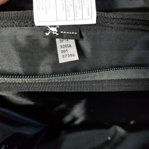 Vintage 1990's Oakley Icon 26" Rolling Black Luggage with Detachable Backpack - Picture 17 of 18