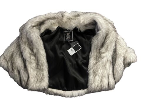 New Juicy Couture White Faux Fur Shrug. Women’s Size Small / Extra Small - Picture 2 of 5