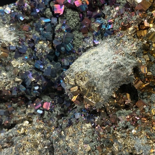 Pietra vulcanica 2,2 libbre splendida pirite arcobaleno iridescente con forte cubico - Foto 16 di 22
