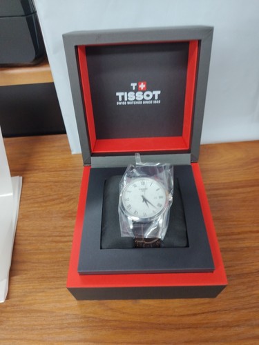 Tissot Classic Dream weißes Zifferblatt mit braunem Leder Herrenuhr T1294101601300