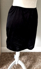 Sz M VANITY FAIR Black Nylon Side Slit 18" L HALF SLIP Retro SILKY Scallop Edge