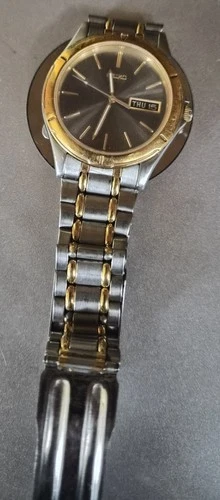 Lot of 4 Vintage Watches And Bands Untested  Seiko Fossil, &unk