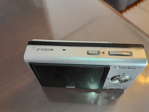 FUJIFILM FinePix Z100fd 8.0MP Compact Digital Camera White And Black From Japan - Picture 5 of 16