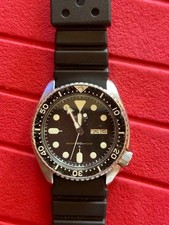 Seiko 7548-7000 SPYH018 Day Date Overhaul Quartz Mens Watch Authentic Working