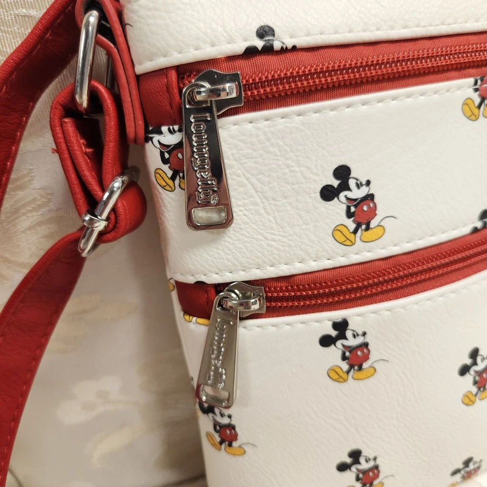 Сумка через плечо Loungefly Disney Mickey Mouse универсальный принт - эксклюзивный бокс-ланч - Изображение 4 из 4