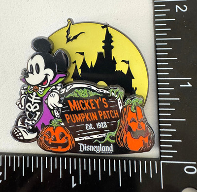 Disneyland Halloween Pin 2024 LE 3000 Mickeys Pumpkin Patch Magic Key Exclusive