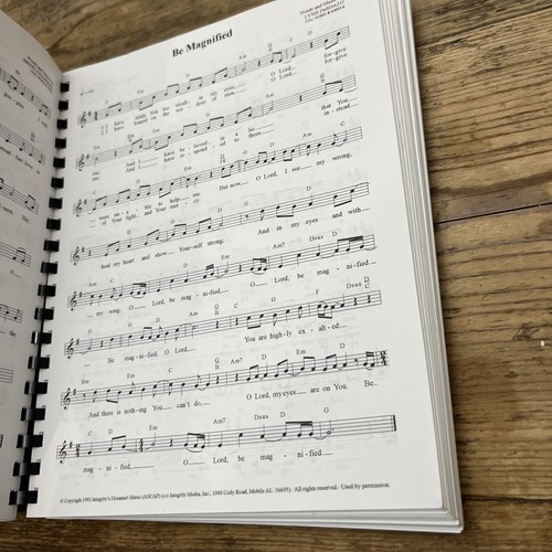 Praise and Worship Fake Book 3-Hole Edition by Hal Leonard Corp. Staff (2006,... - Picture 6 of 7