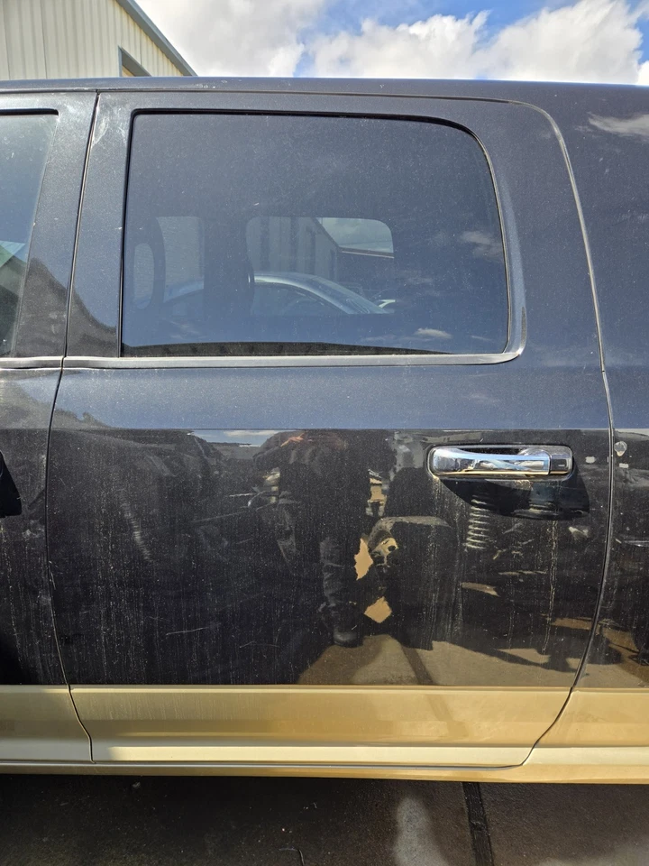 2010-2018 RAM 2500 3500 задняя левая дверь longhorn черный и золотой заводской - Изображение 2 из 4