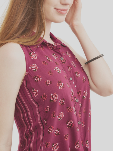 No Boundaries Juniors' Floral Tie Front Woven Tank, Burgundy, Medium (7-9) - Picture 2 of 3