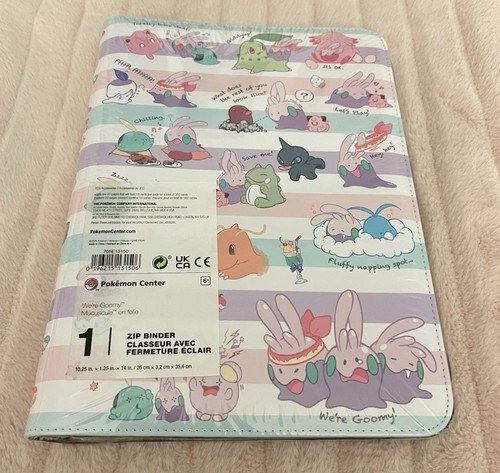 Pokemon Center We're Goomy Zip Binder Neu Sealed