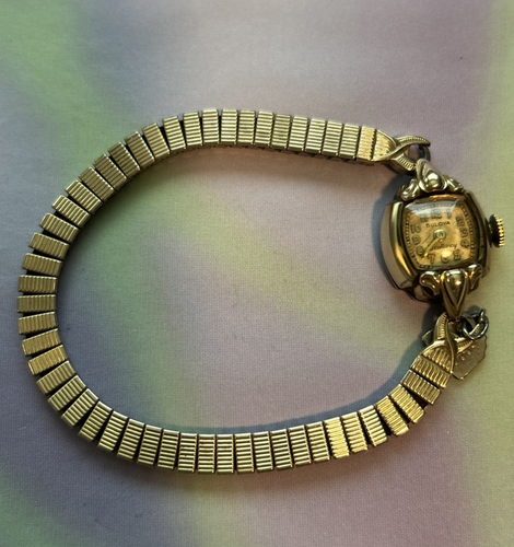 Montre-bracelet Femme Vintage Bulova GF – Modèle W62, Style Rétro, Occasion En état Porté