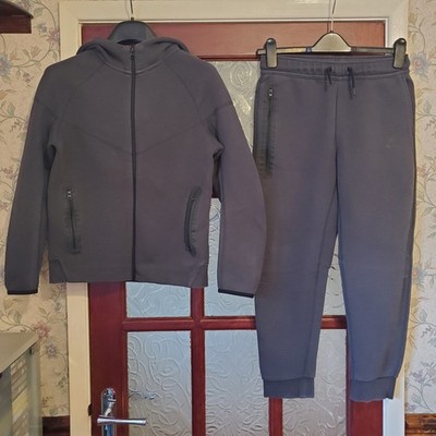 Nike Tech Fleece Trainingsanzug Hoodie Hose dunkelgrau Kinder L Alter 12-13 toll
