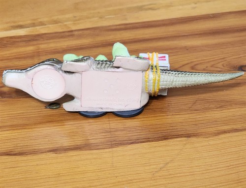 VINTAGE 1997 PLASTIC BUDWEISER MAGNET ALIGATOR FROGS COOLER OF BUD 6.5" LONG - Picture 3 of 3
