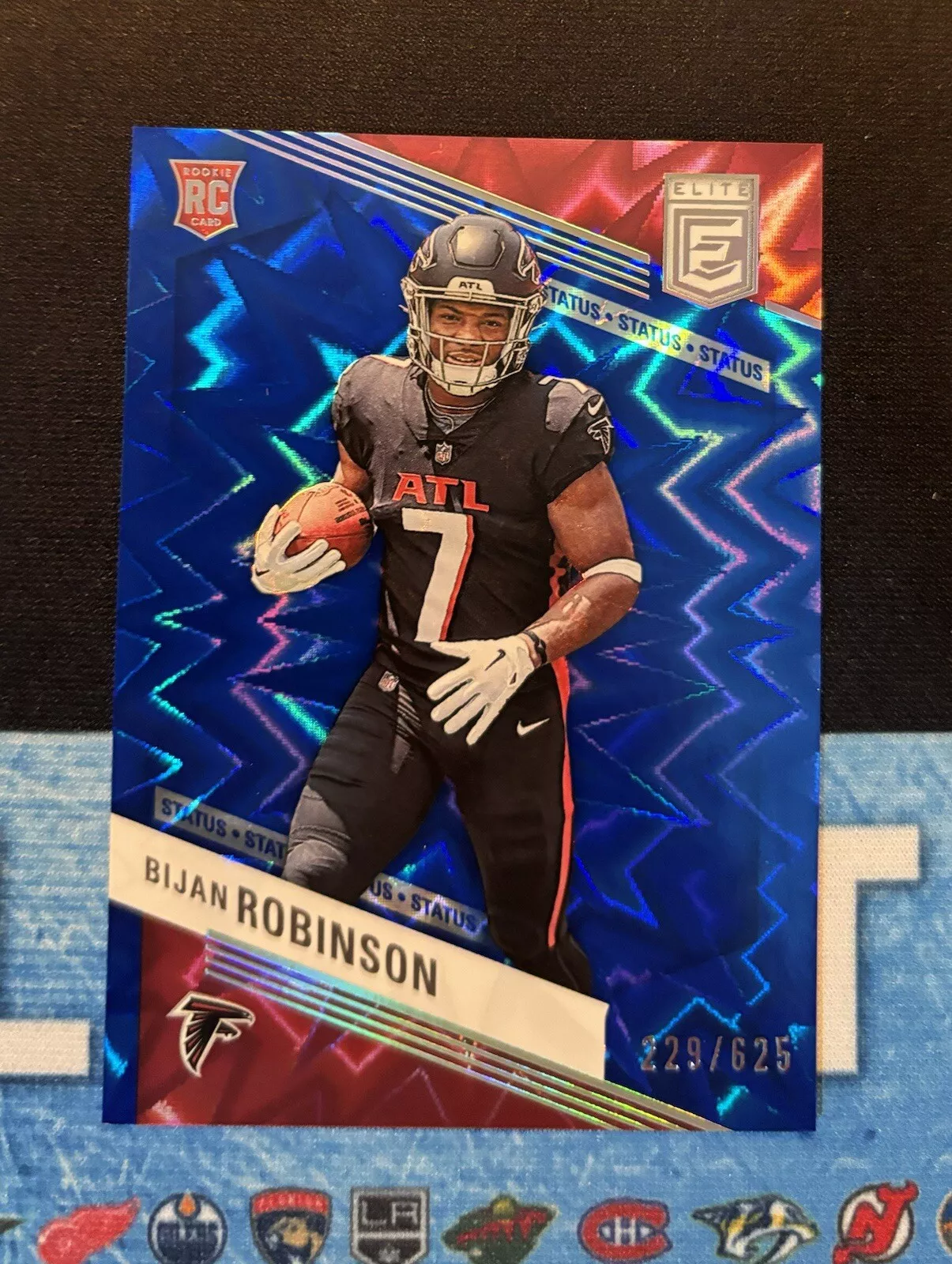 2023 Panini Donruss Elite Status #104 Bijan Robinson Blue Reactive /625 Falcons