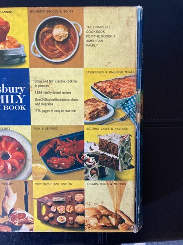 The Pillsbury FAMILY Cookbook -1963 Vintage Ring Binder - Picture 4 of 6