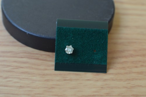 SINGLE EARRING One 0.23ct Color Change Alexandrite Solitaire ~ Fine Silver 3.5mm - Picture 6 of 9