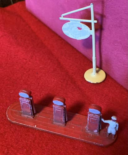 VINTAGE LESNEY/MATCHBOX AP-1 GAS PUMPS AND ESSO SIGN - Picture 2 of 3