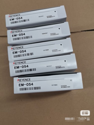 NEW 1PC Proximity switch EM-054 KEYENCE - Picture 2 of 3