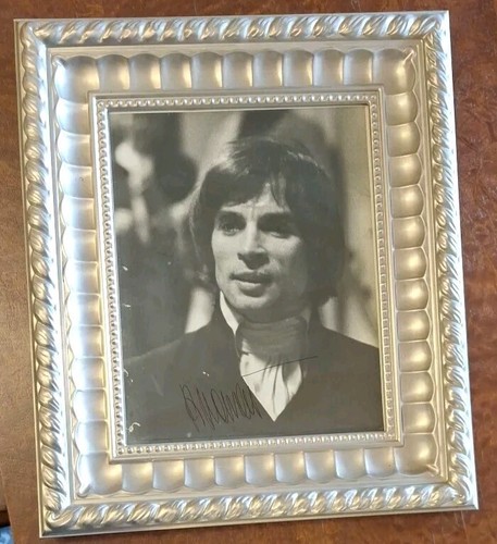 RUDOLF NUREYEV SIGNED LOUIS PERES STAMPED 8X10 PHOTOGRAPH WITH TOWLE FRAME - Picture 12 of 12