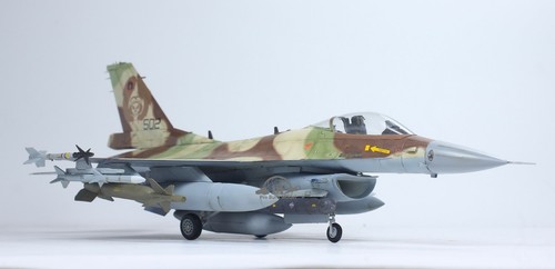 PreSale F-16C Block 40 Israeli Air Force F-16C Barak 1:48 Pro Built Model - Picture 4 of 12